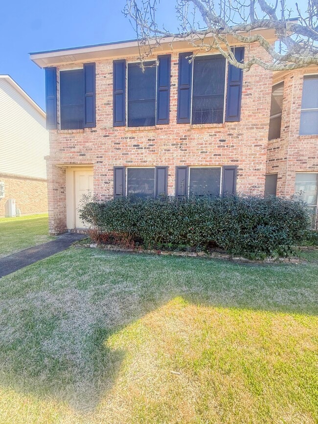 Building Photo - 214 Greenbriar Dr