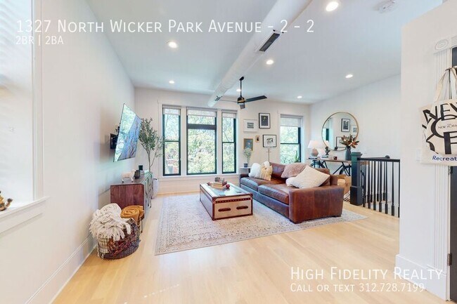 Foto del edificio - 1327 N Wicker Park Ave