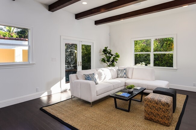 Foto del edificio - 277 Cordova Rd