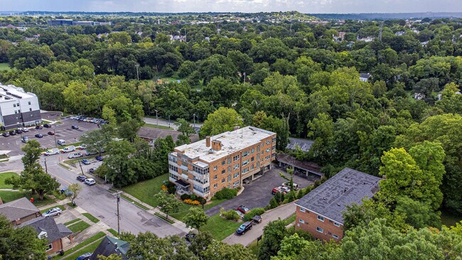 Foto del edificio - 4028 Ledgewood Dr