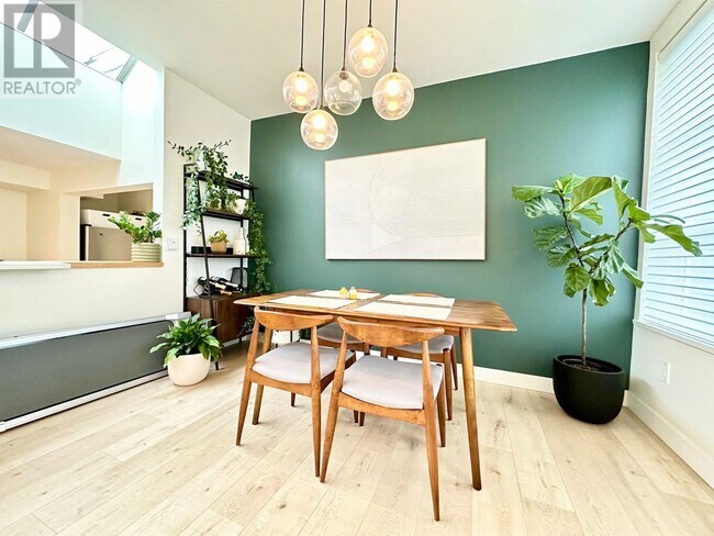 Photo du bâtiment - 655-655 W 7th Ave