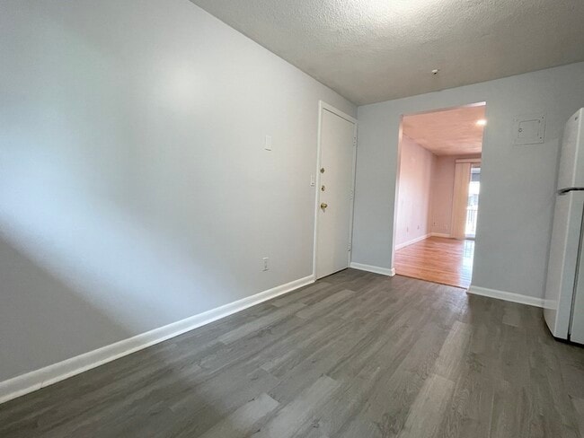 Building Photo - 8 Woodcrest Ct