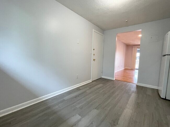 Foto del edificio - 8 Woodcrest Ct