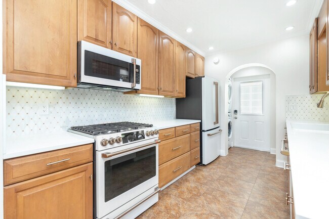 Foto del edificio - 608 Sunset Rd