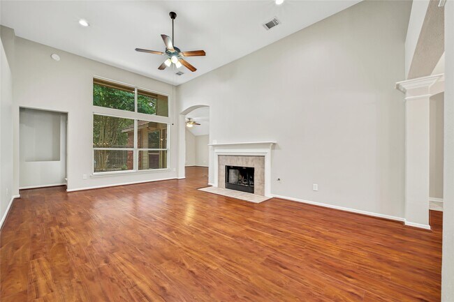 Foto del edificio - 14526 Red Tailed Hawk Ln