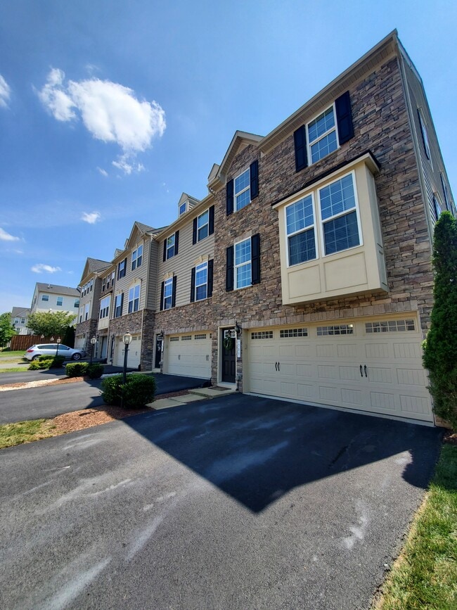 Foto del edificio - 7709 Milton Cir
