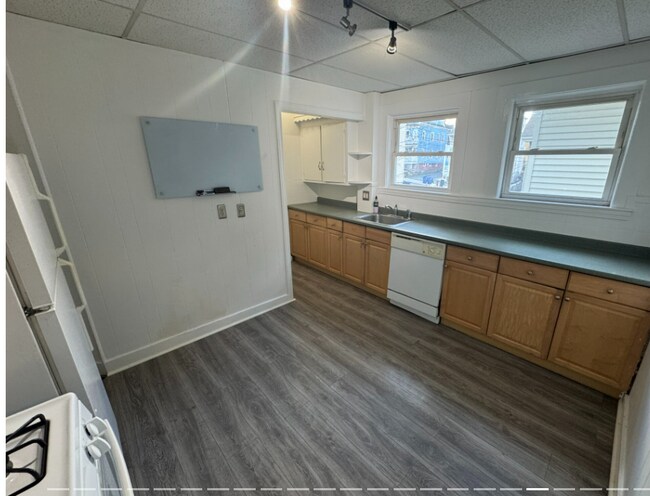 Building Photo - 246 Highland Ave