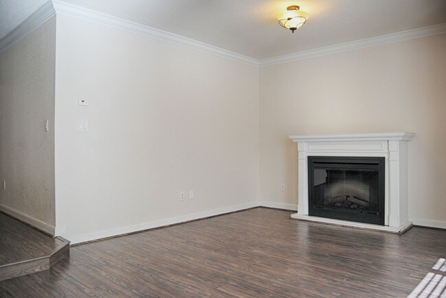 Building Photo - 104 Laguna Villa Blvd