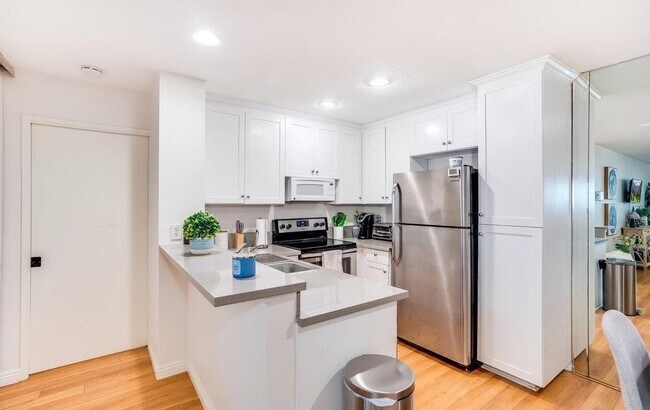 Foto del edificio - Modern & Spacious Rental Unit Available