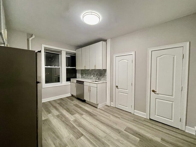 Foto del edificio - 6120 Monroe Pl