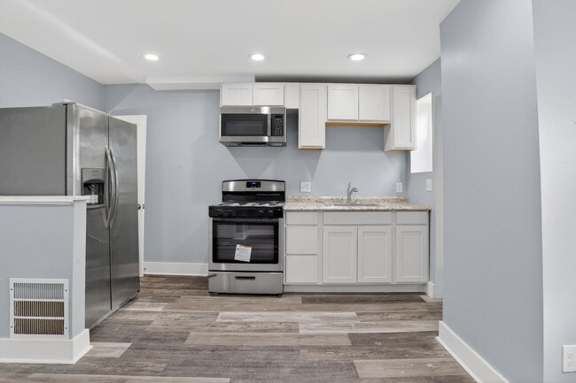 Building Photo - 3335 Lyndale Ave