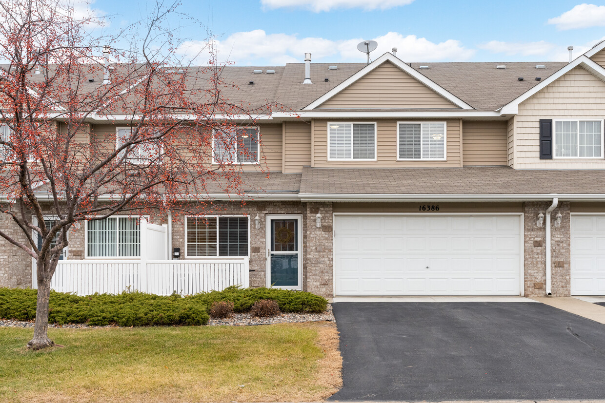 Welcome home! Enjoy sunny southern exposure. - 16386 Elm Creek Ln