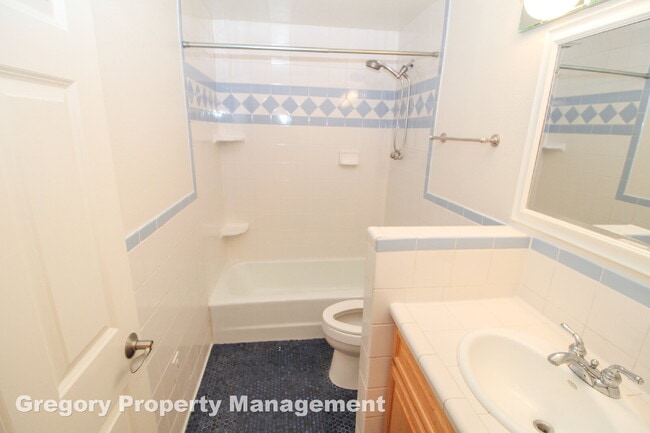 Photo - Charming updated 3-Bed/1-Bath Rambler on q... Apartment