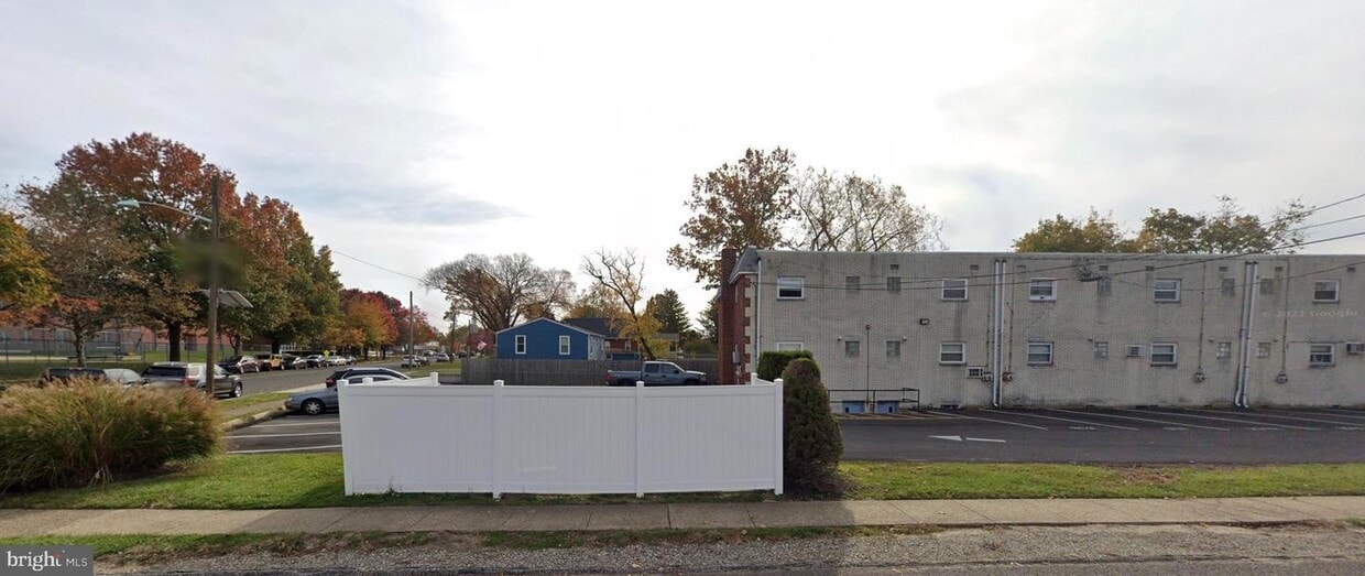 50 N Fellowship Rd Unit 1101, Maple Shade, NJ 08052 Room for Rent in