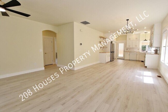 Building Photo - Immaculate Single-Level Home