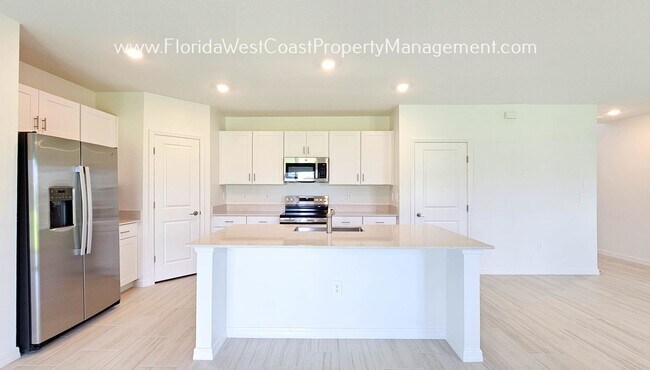 Foto del edificio - BRAND NEW 4 BEDROOM HOME AT SEAAIRE PARRIS...