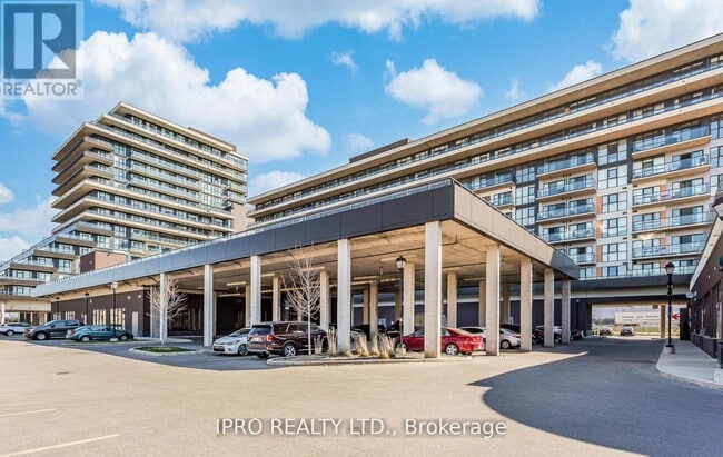 Photo du bâtiment - 560-560 N Service Rd