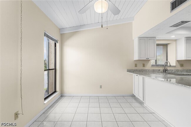 Foto del edificio - 15751 Windward Way Cir