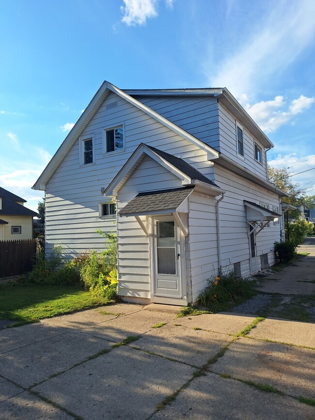 Building Photo - 37 Hawro Pl