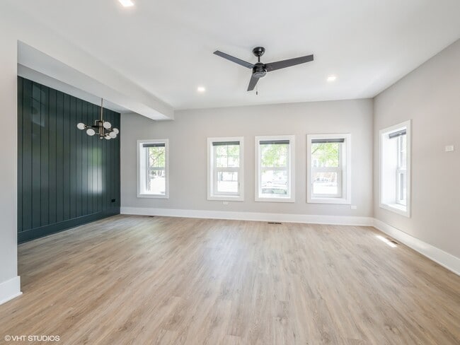 Foto del edificio - 1607 W Waveland Ave