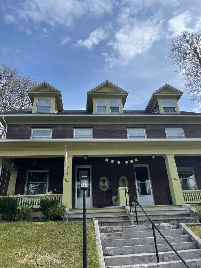 Building Photo - 308 E Linn St