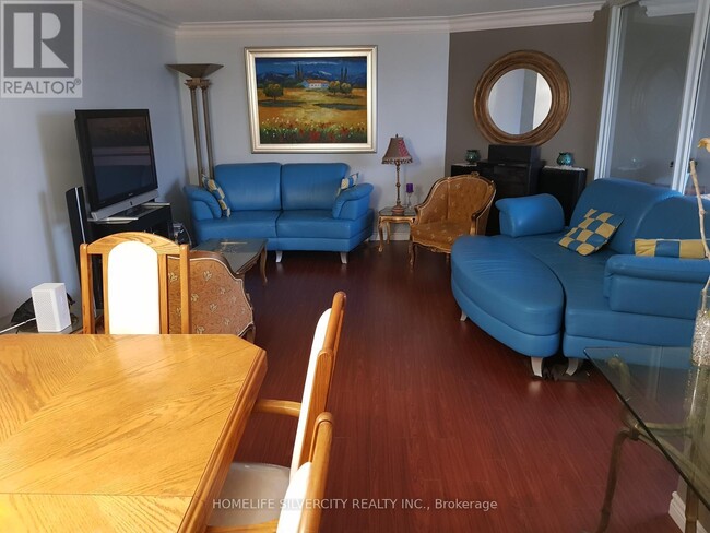 Building Photo - 3695 Kaneff Crescent