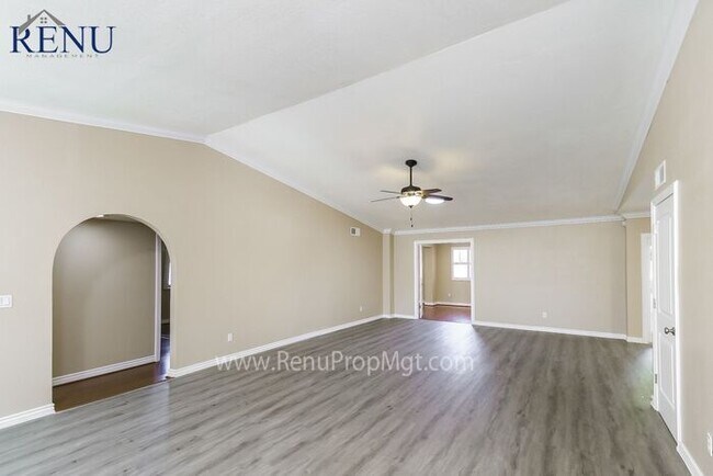 Building Photo - 3 Bed, 2 Bath Home with RV Gate and No HOA!