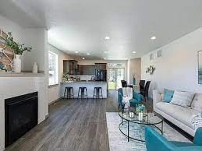 Building Photo - One bedroom apartment with washer/dryer