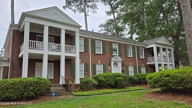 Building Photo - 785 Pinehurst St