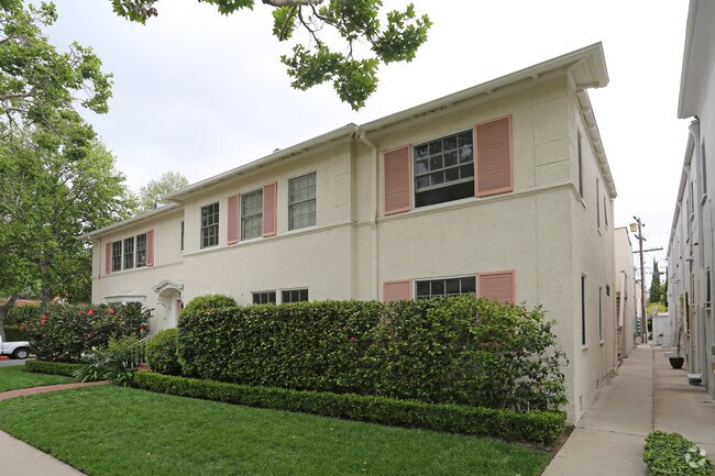 Building Photo - 153 S Bedford Dr