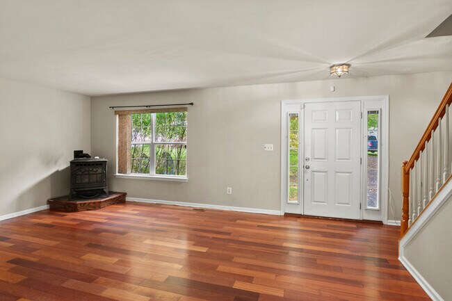 Foto del edificio - 144 Midland Rd