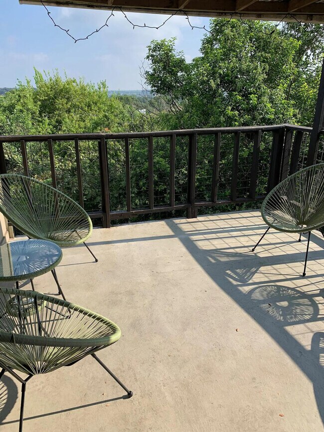 Foto del edificio - 1200 Hollow Creek Dr