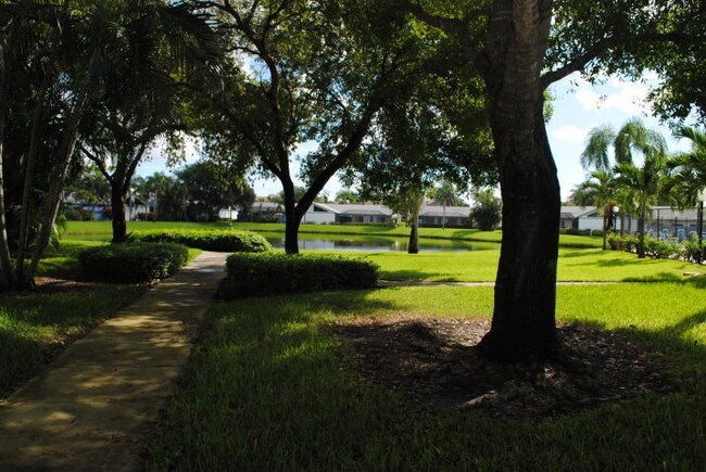 Foto del edificio - 502  Timberlane Circle