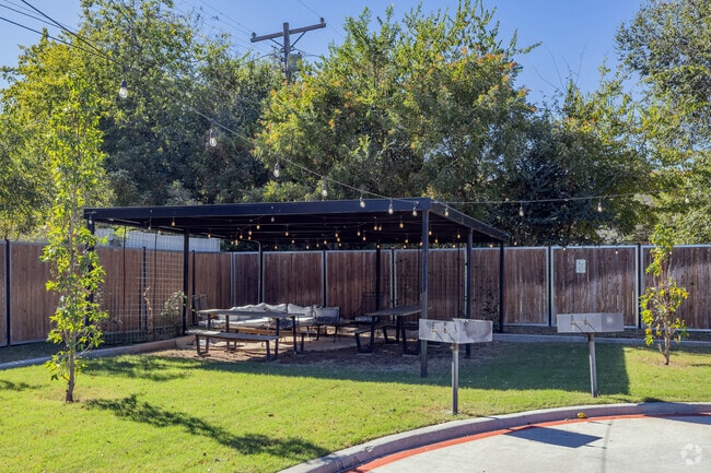 Covered Lounge & Grilling Area - The Grayson