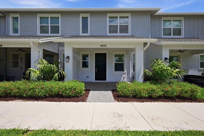 Foto del edificio - 4910 Longwood Lake Sq