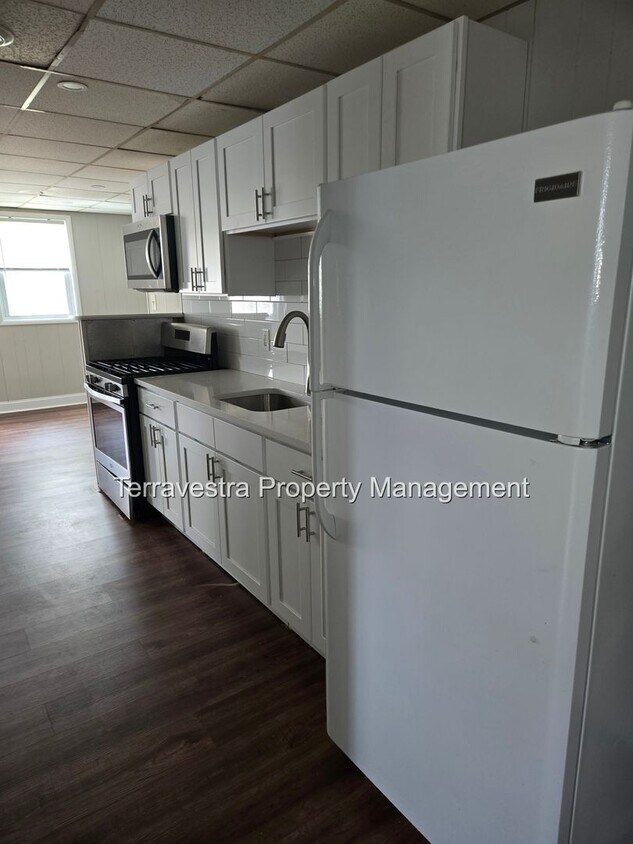 Primary Photo - 131 N High St