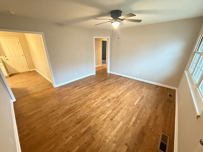 Building Photo - 3 Bed 1 Bath Springfield, MO