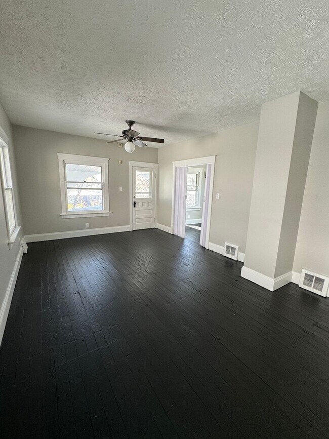 Foto del edificio - 4247 Archwood Ave