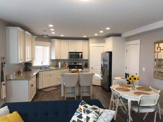Primary Photo - 10431 Avondale Dr