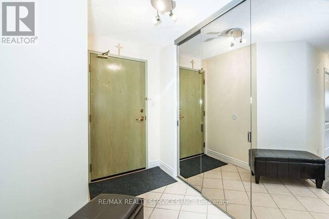 Photo du bâtiment - 10 Dayspring Cir