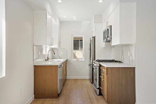 2117 Kitchen - 2117 Beachwood Ter