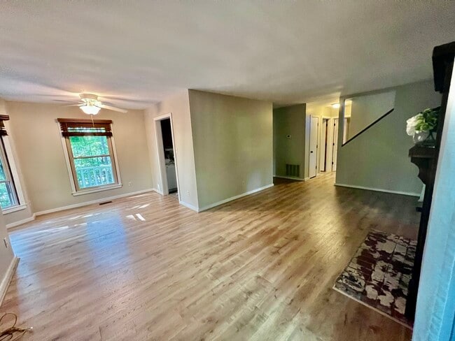 Building Photo - 29 Hunters Way