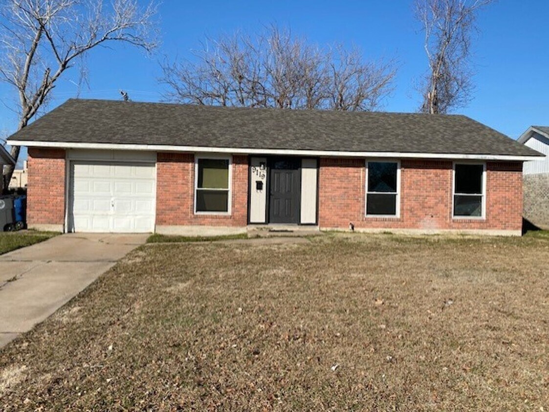 Newly Renovated 3 bedroom 2 full bath hom... - Newly Renovated  3 bedroom 2 full bath hom...