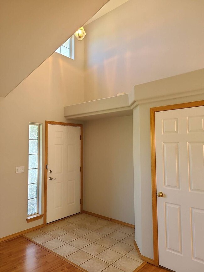Foto del edificio - Spacious 4 bedroom 2.5 bedroom home in the Coeur d'Alene.