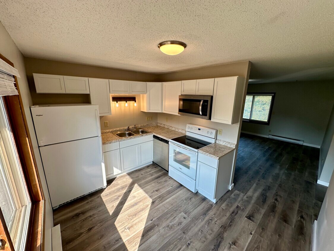 Foto principal - 10525 45th Ave N