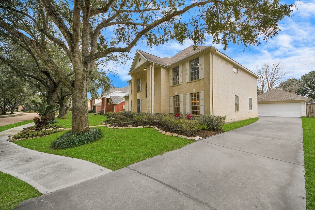 Primary Photo - 8119 Meadow Vista Dr