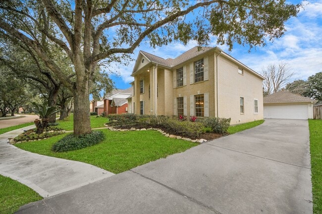 Foto del edificio - 8119 Meadow Vista Dr