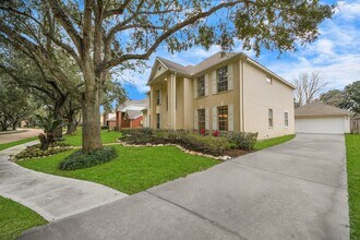 Building Photo - 8119 Meadow Vista Dr