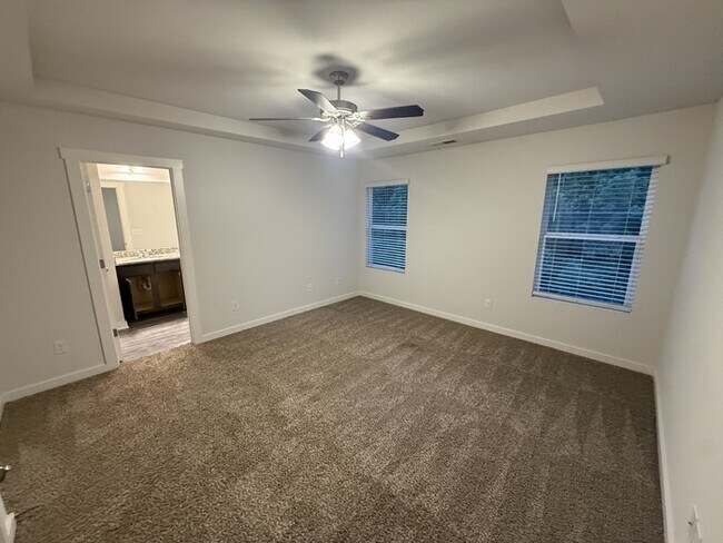 Foto del edificio - 680 The Heights Ln