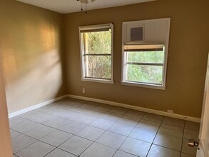 Building Photo - 5117 Longmeadow St